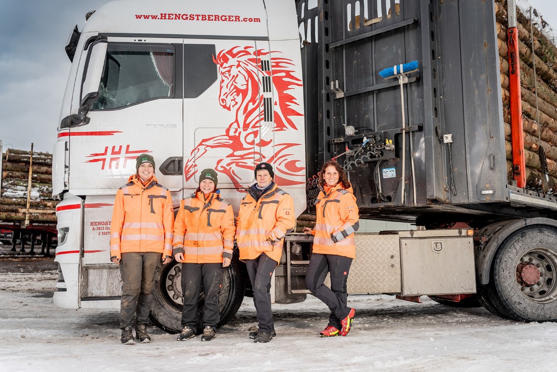 Hengstberger Damen, Fotoshooting für Beitrag in Waldverband Österreich, 2024 (c) Georg Pomassl