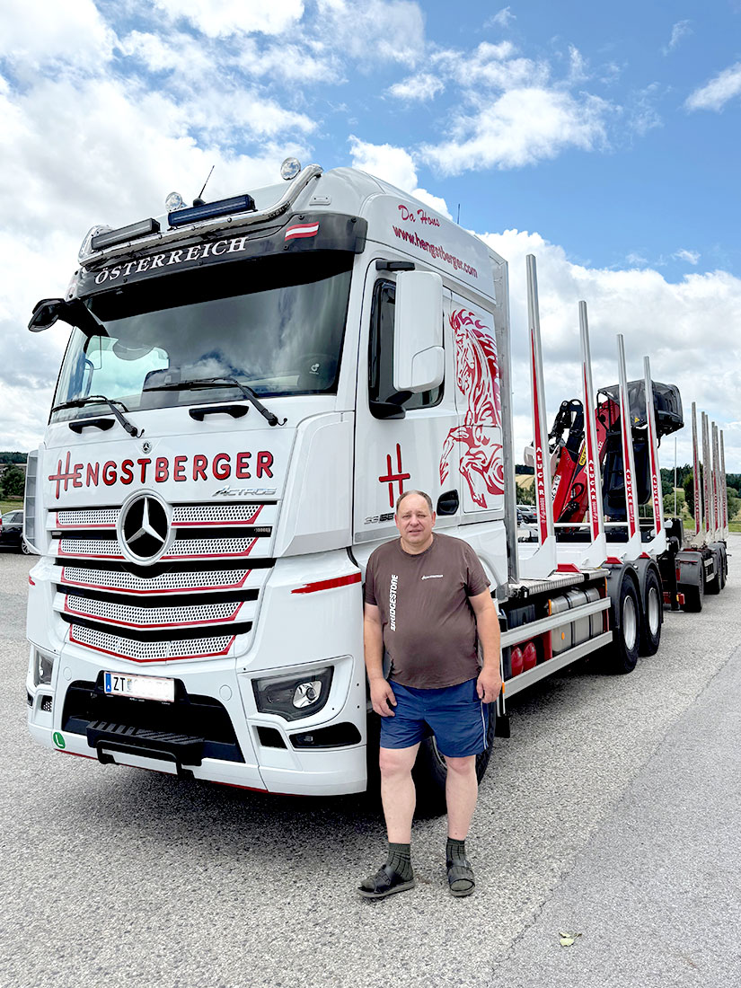 Johann Dangl mit neuem LKW